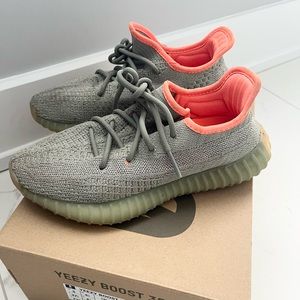Yeezy  womens size 7 mens 5